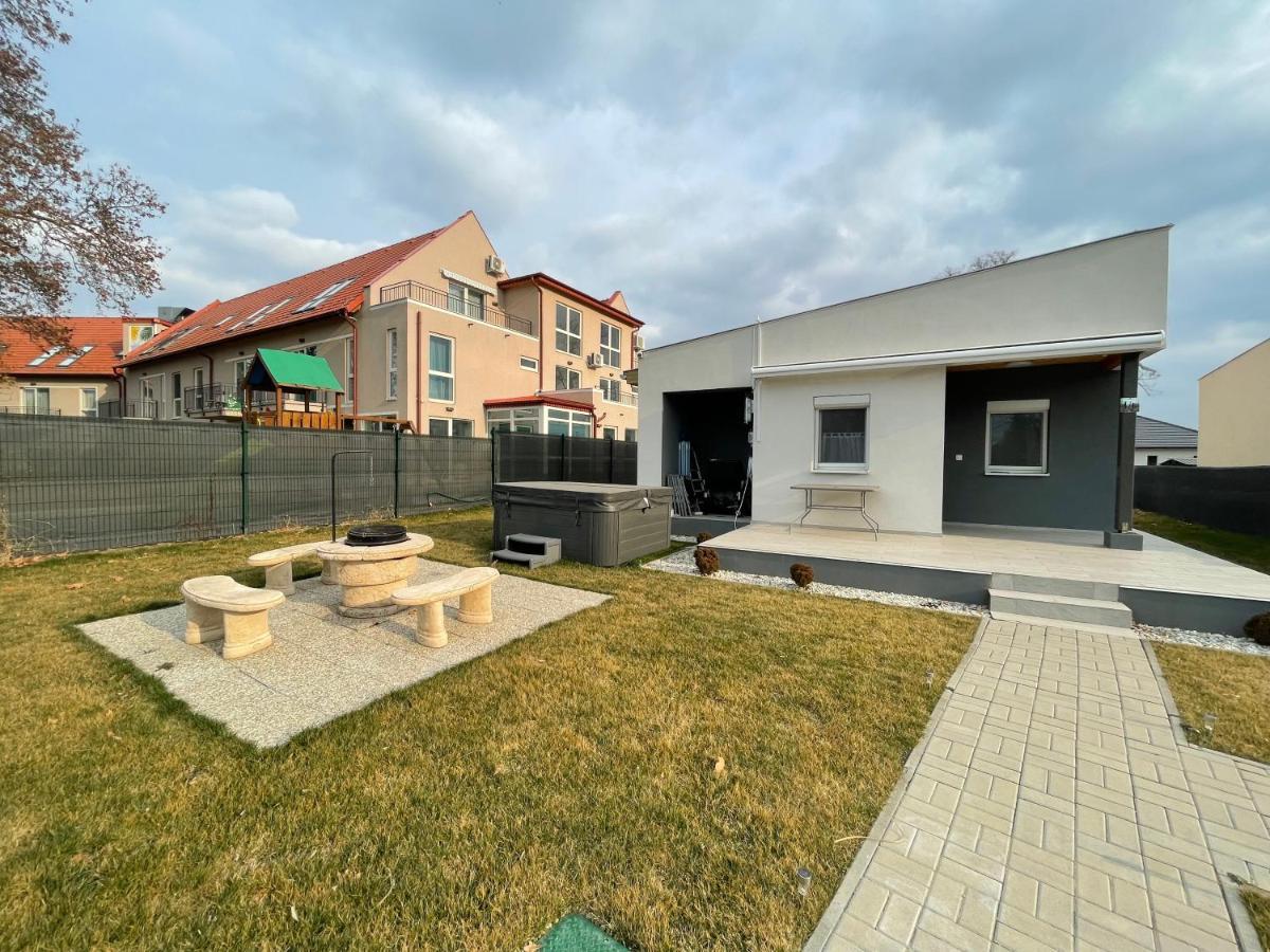 Sorrento Deluxe Apartment - Jacuzzi Siofok Exterior photo